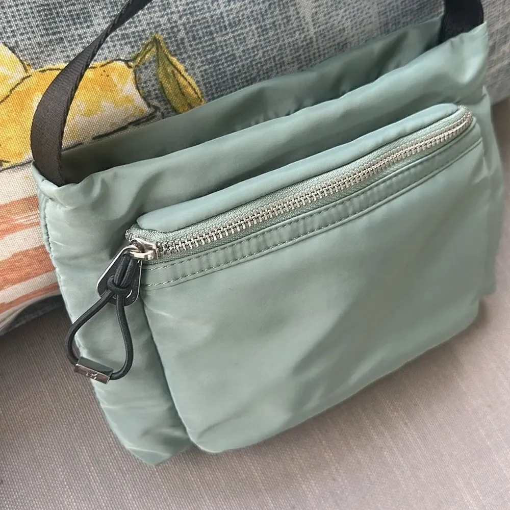 PARFOIS BRUCE Crossbody bag - green Sleek Green/Black